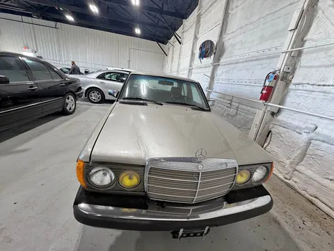 1985 Mercedes-Benz 300 D Sedan 4D