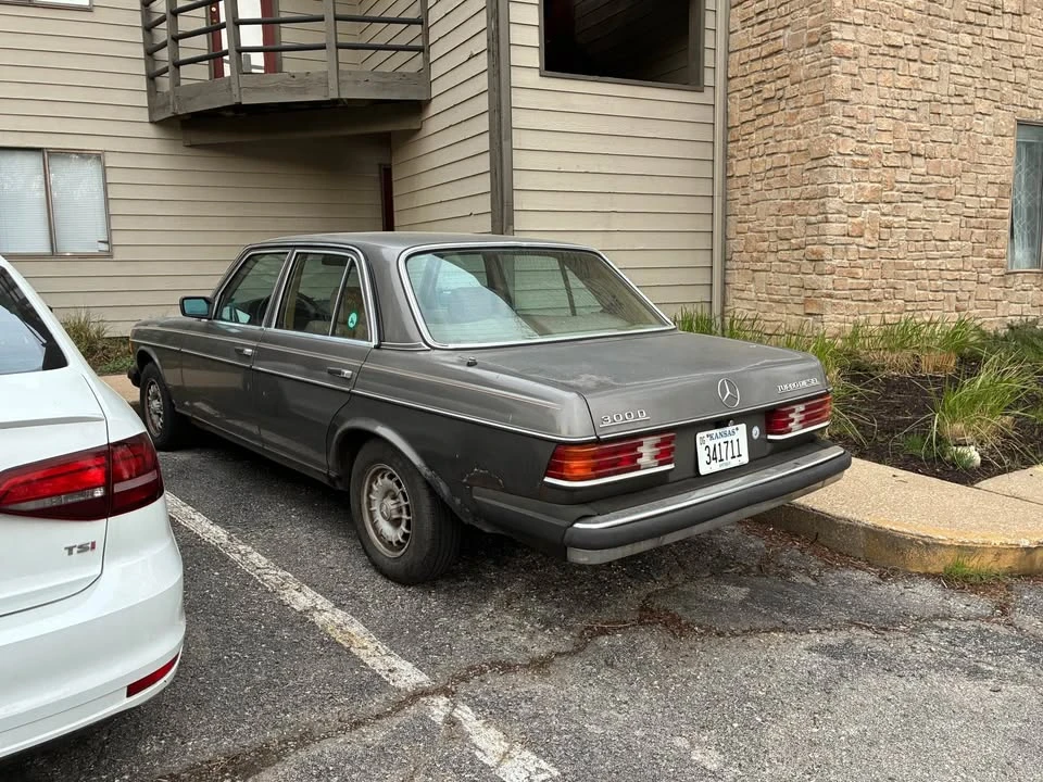 1985 Mercedes-Benz 190E - Image 2 of 10