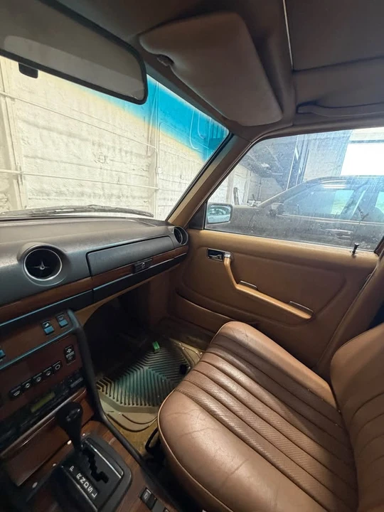 1985 Mercedes-Benz 190E - Image 9 of 14