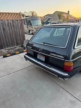 1985 Mercedes-Benz 300 D Wagon S-123