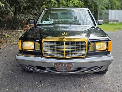 1985 Mercedes-Benz 300 SD Sedan 4D