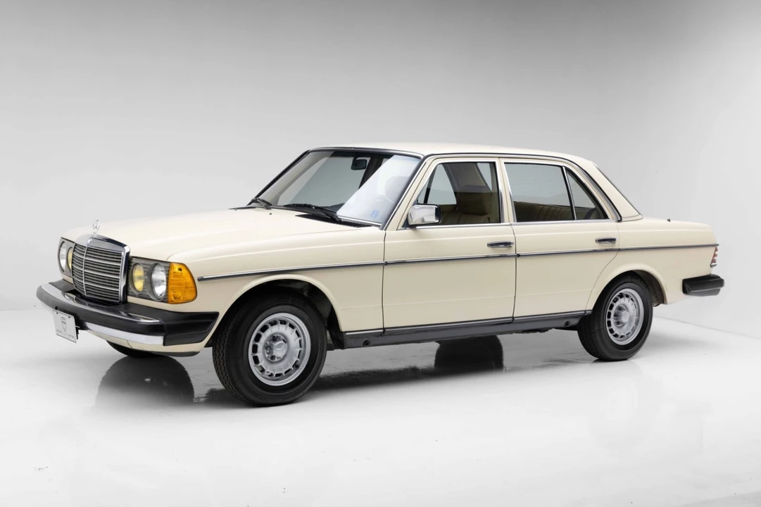 1985 Mercedes-Benz W123 Sedan - Image 17 of 31