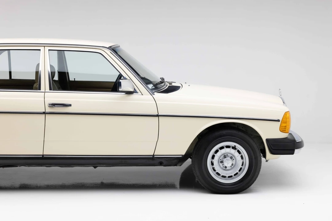 1985 Mercedes-Benz W123 Sedan - Image 27 of 31