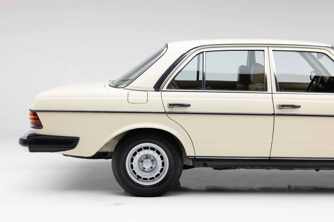 1985 Mercedes-Benz W123 Sedan - Image 25 of 31