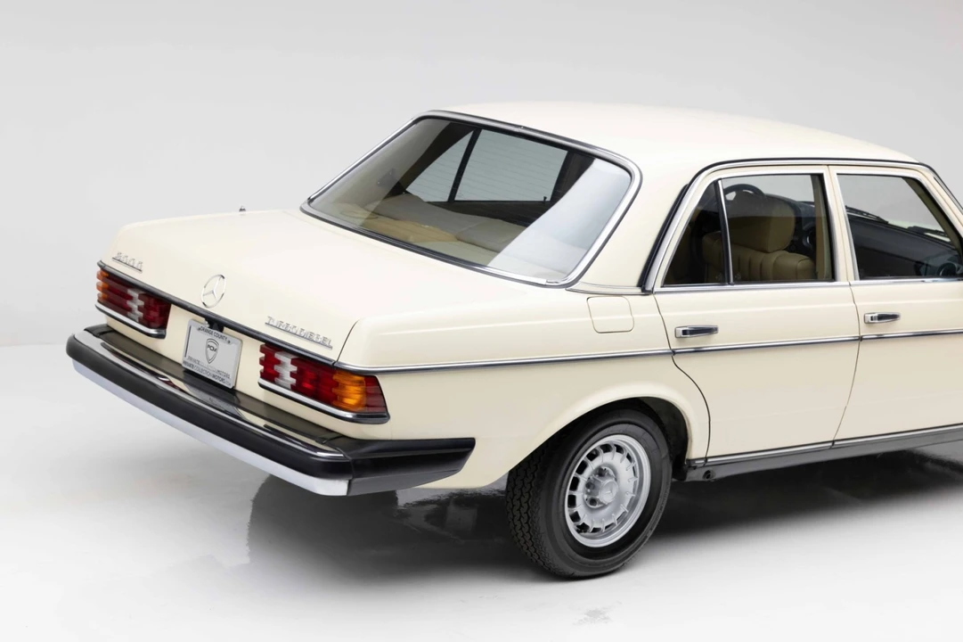 1985 Mercedes-Benz W123 Sedan - Image 31 of 31