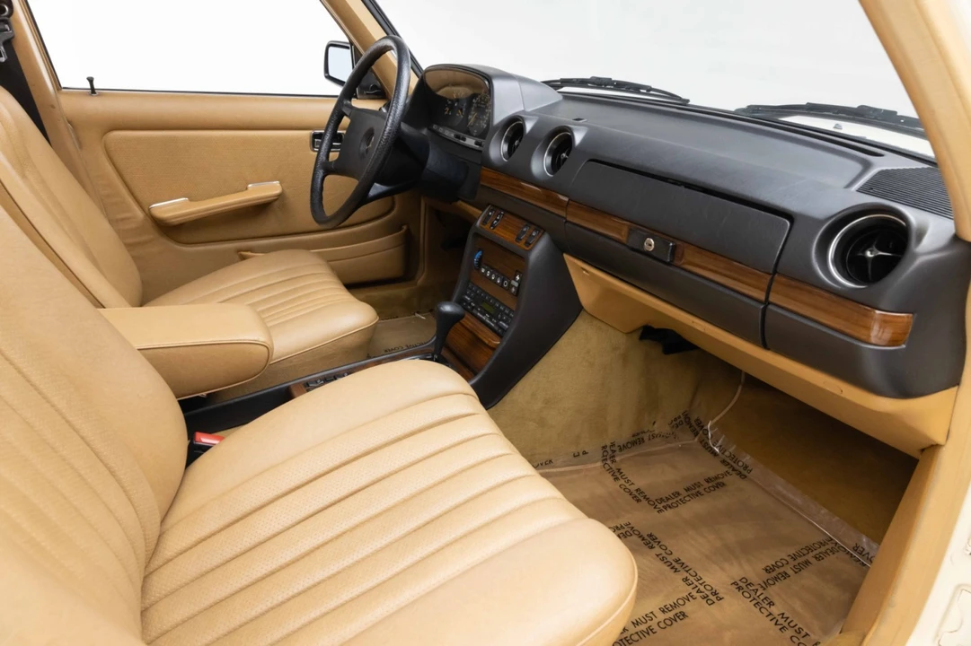 1985 Mercedes-Benz W123 Sedan - Image 28 of 31