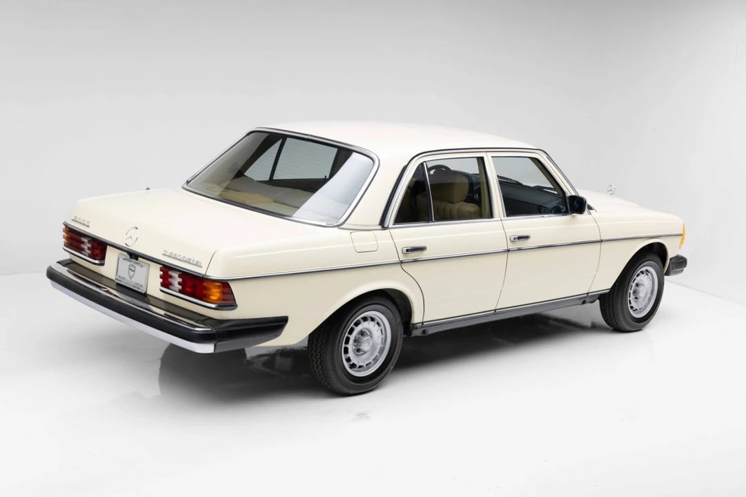 1985 Mercedes-Benz W123 Sedan - Image 3 of 31