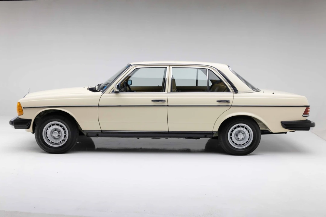 1985 Mercedes-Benz W123 Sedan - Image 13 of 31