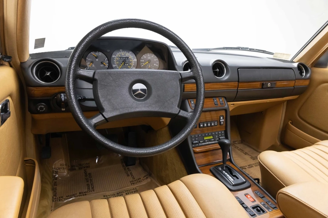 1985 Mercedes-Benz W123 Sedan - Image 6 of 31