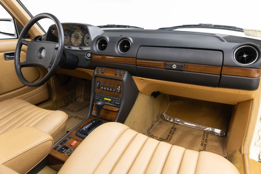 1985 Mercedes-Benz W123 Sedan - Image 2 of 31