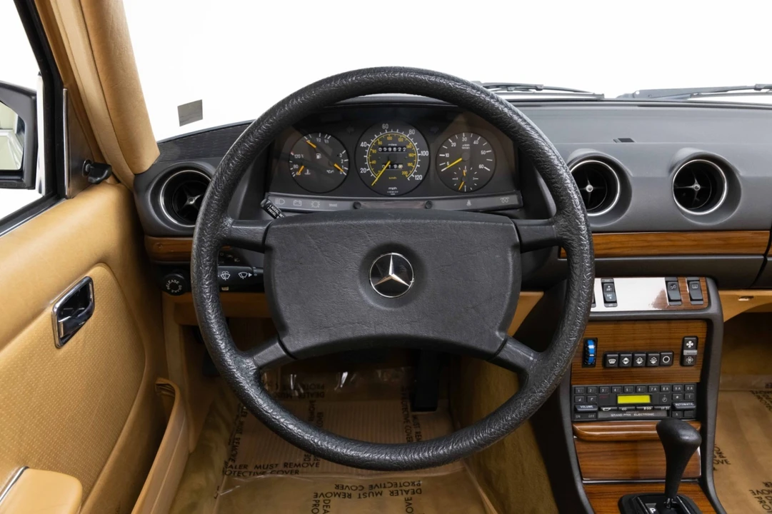 1985 Mercedes-Benz W123 Sedan - Image 12 of 31