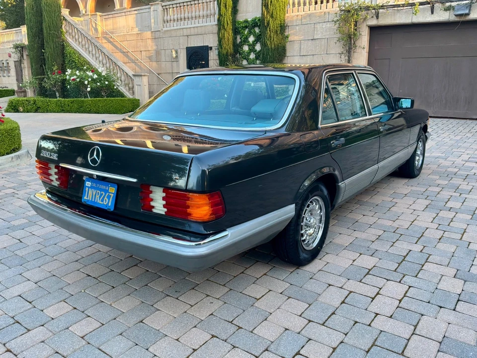 1985 Mercedes-Benz W126 S-Class Sedan - Image 4 of 21