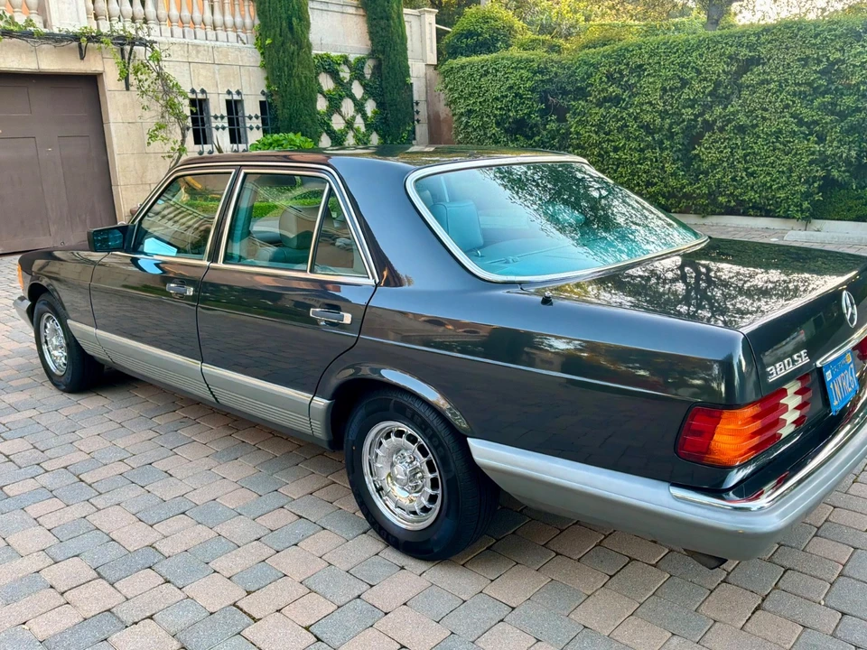 1985 Mercedes-Benz W126 S-Class Sedan - Image 11 of 21