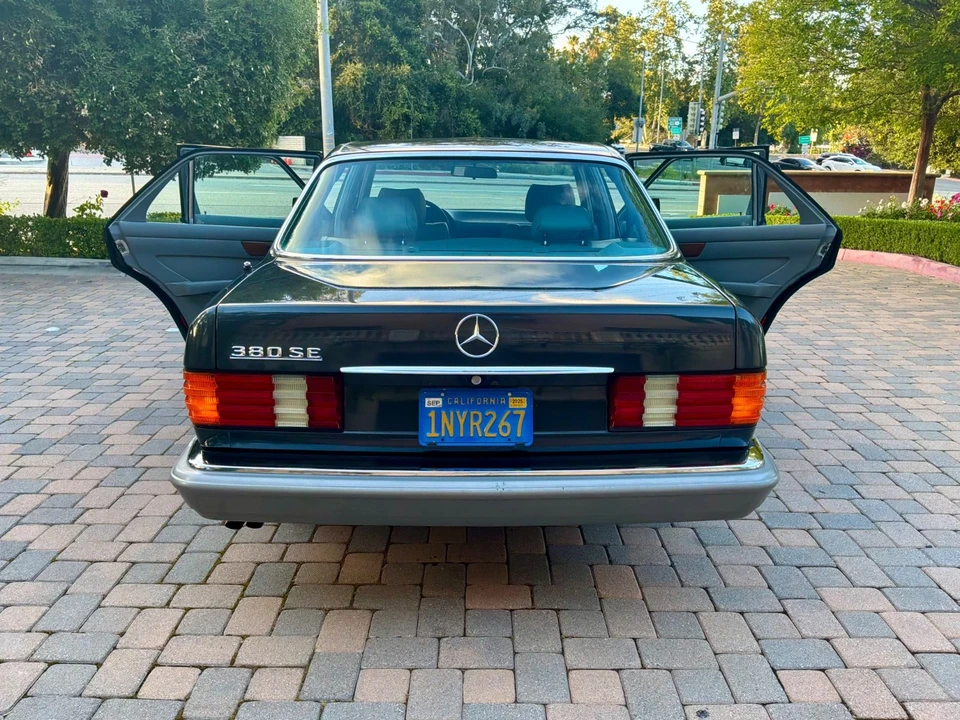 1985 Mercedes-Benz W126 S-Class Sedan - Image 14 of 21