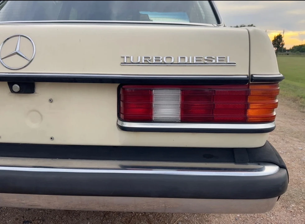 1985 Mercedes-Benz W124 E-Class - Image 10 of 21