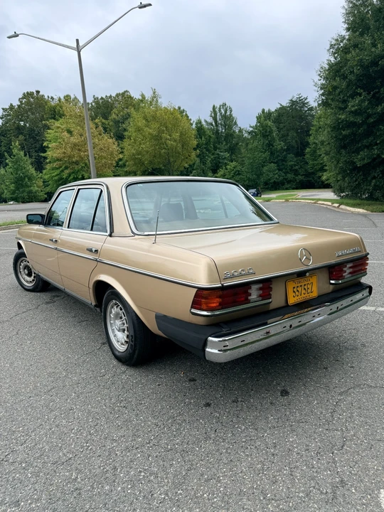 1985 Mercedes-Benz W124 E-Class - Image 13 of 31