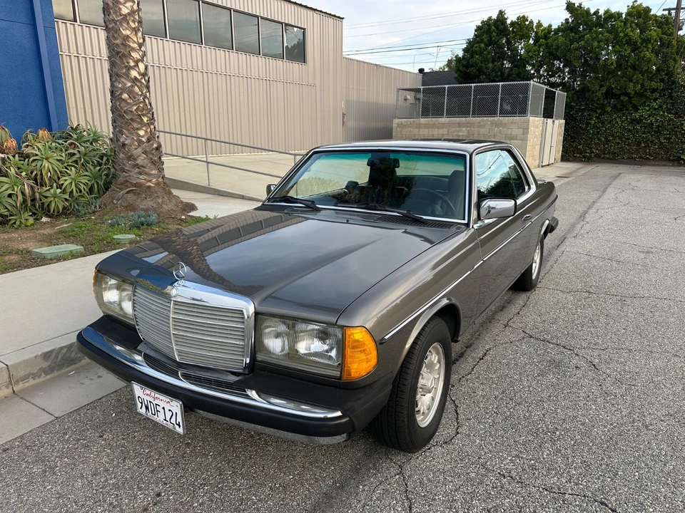 1985 Mercedes-Benz R107 SL-Class - Image 15 of 21
