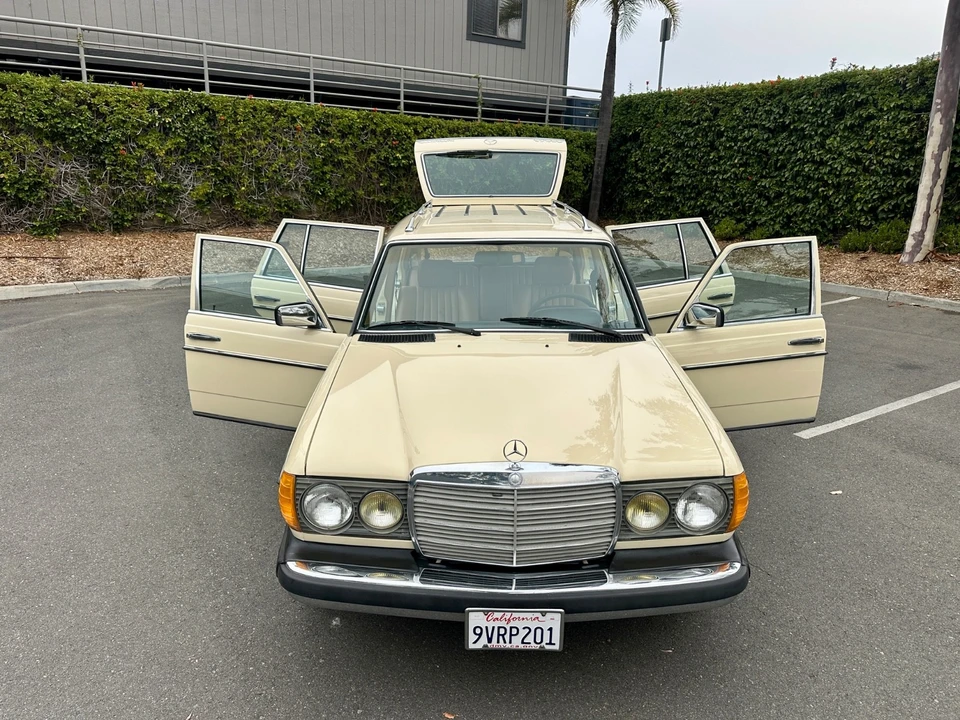 1985 Mercedes-Benz R107 SL-Class - Image 14 of 21