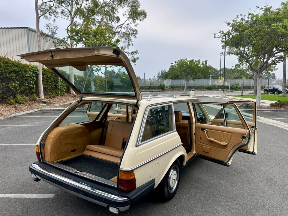 1985 Mercedes-Benz R107 SL-Class - Image 18 of 21