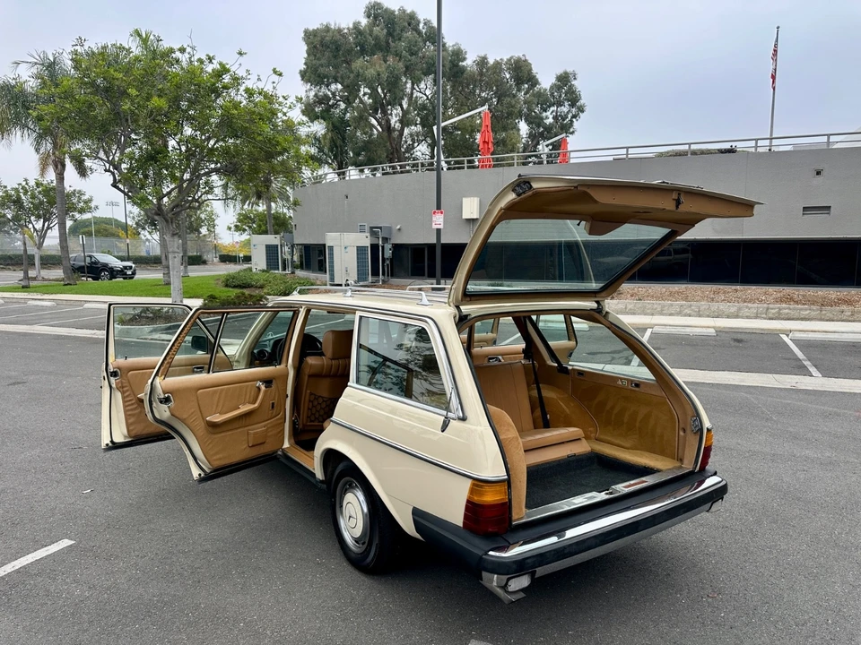 1985 Mercedes-Benz R107 SL-Class - Image 16 of 21