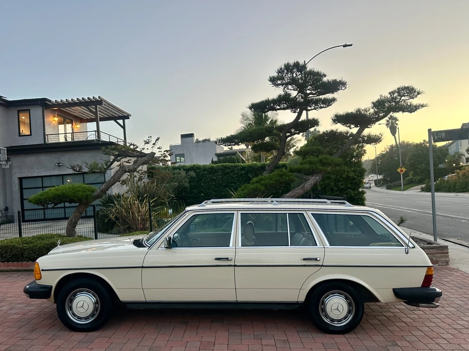 1985 Mercedes-Benz R107 SL-Class - Image 12 of 21