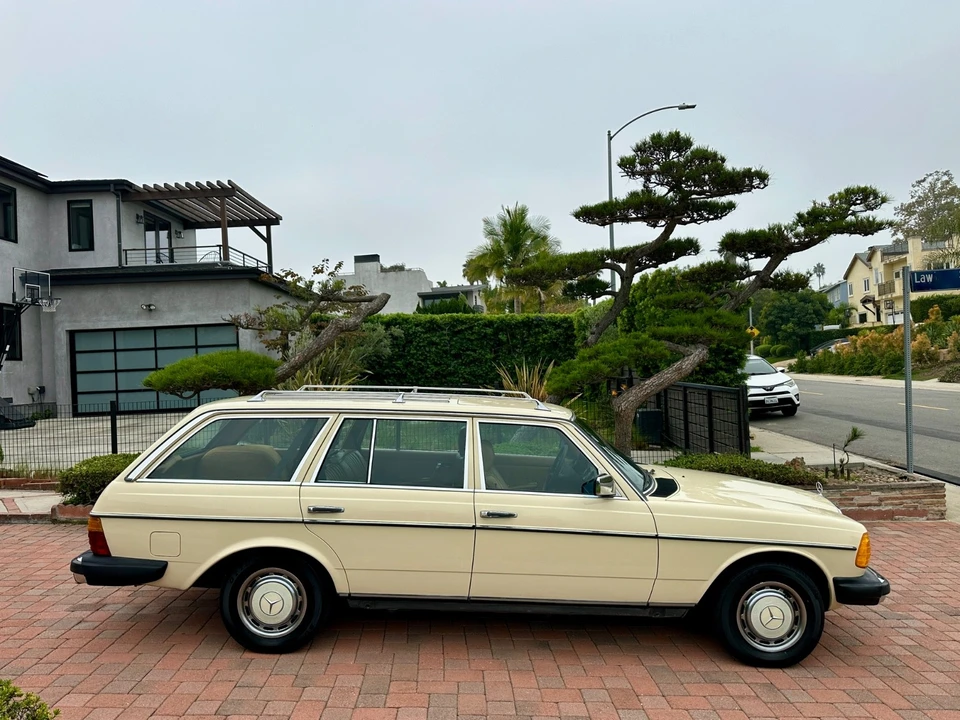 1985 Mercedes-Benz R107 SL-Class - Image 11 of 21