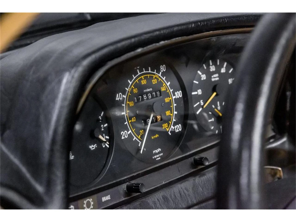 1985 Mercedes-Benz 190E - Image 21 of 31