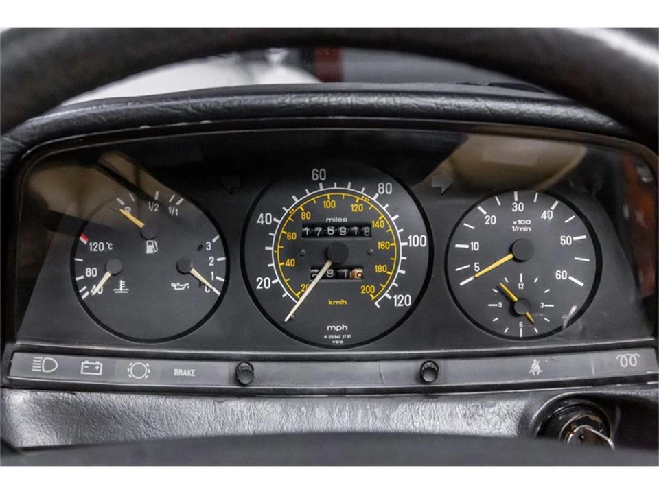 1985 Mercedes-Benz 190E - Image 23 of 31