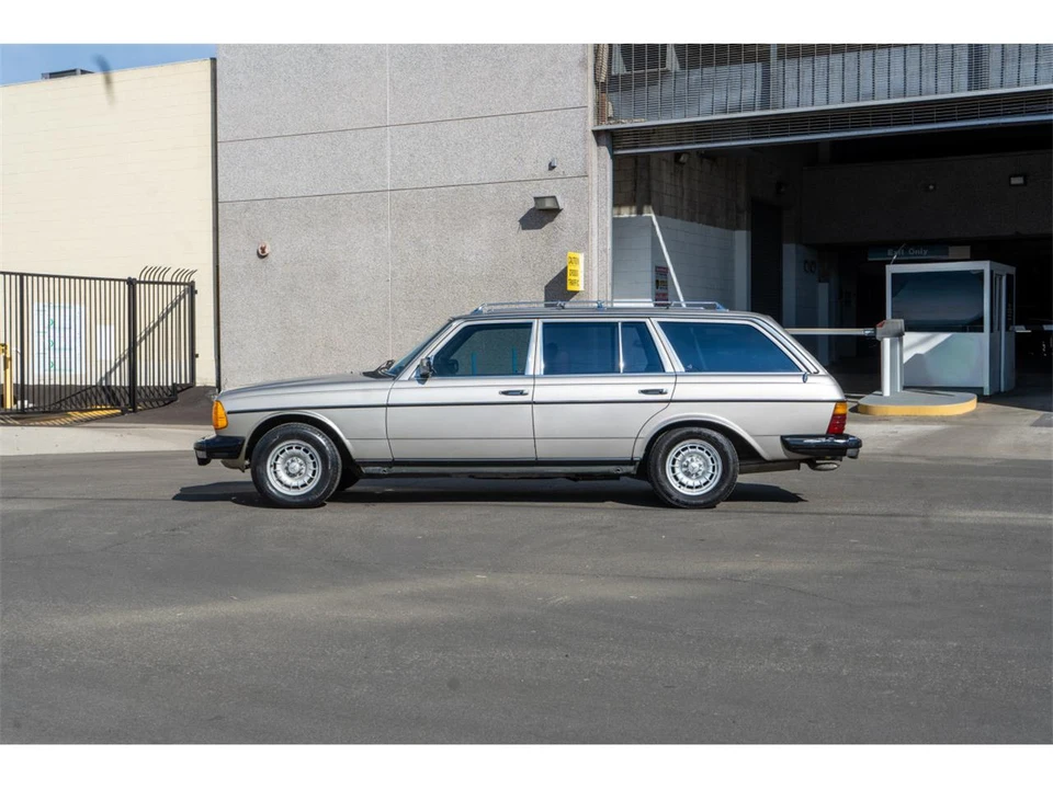 1985 Mercedes-Benz W124 E-Class - Image 4 of 25