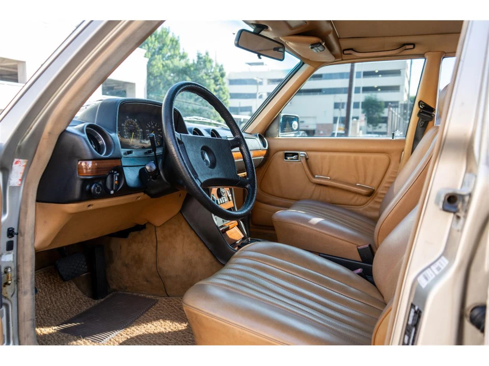 1985 Mercedes-Benz W124 E-Class - Image 11 of 25