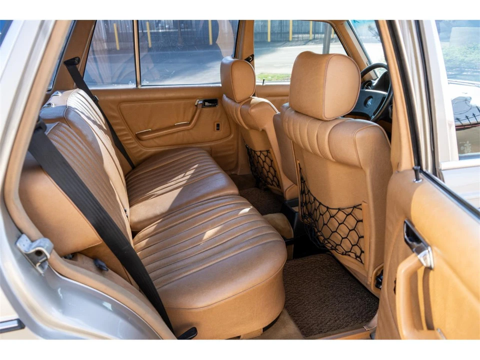 1985 Mercedes-Benz W124 E-Class - Image 18 of 25
