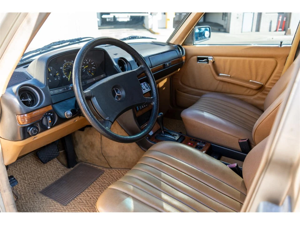 1985 Mercedes-Benz W124 E-Class - Image 9 of 25