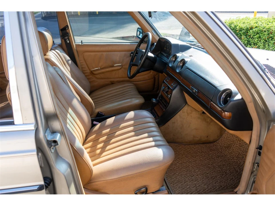 1985 Mercedes-Benz W124 E-Class - Image 19 of 25