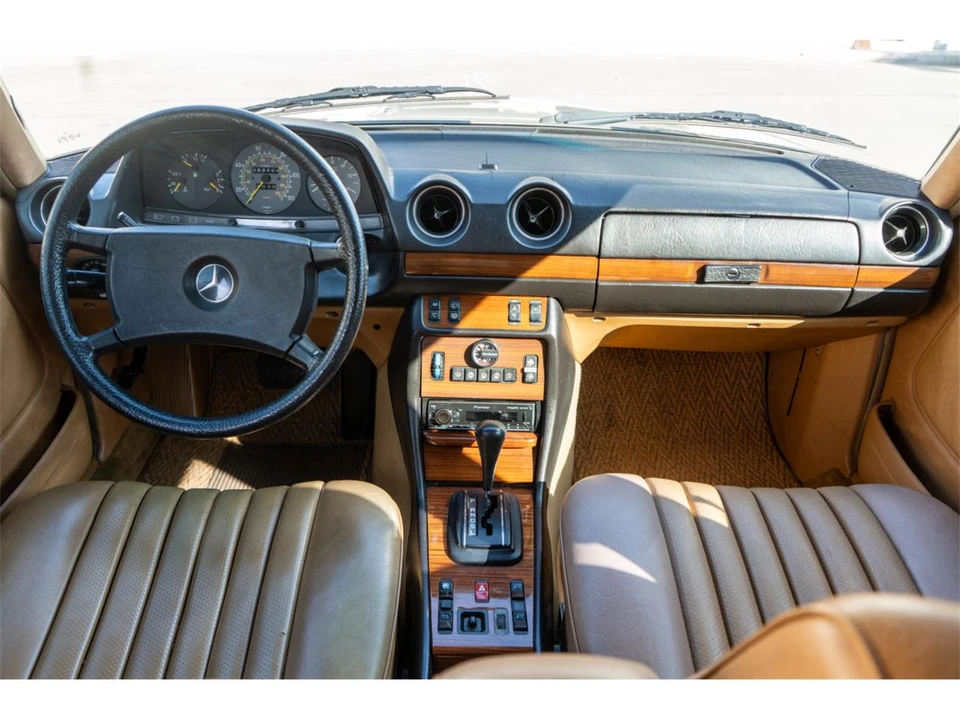 1985 Mercedes-Benz W124 E-Class - Image 15 of 25