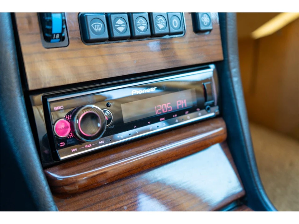 1985 Mercedes-Benz W124 E-Class - Image 22 of 25