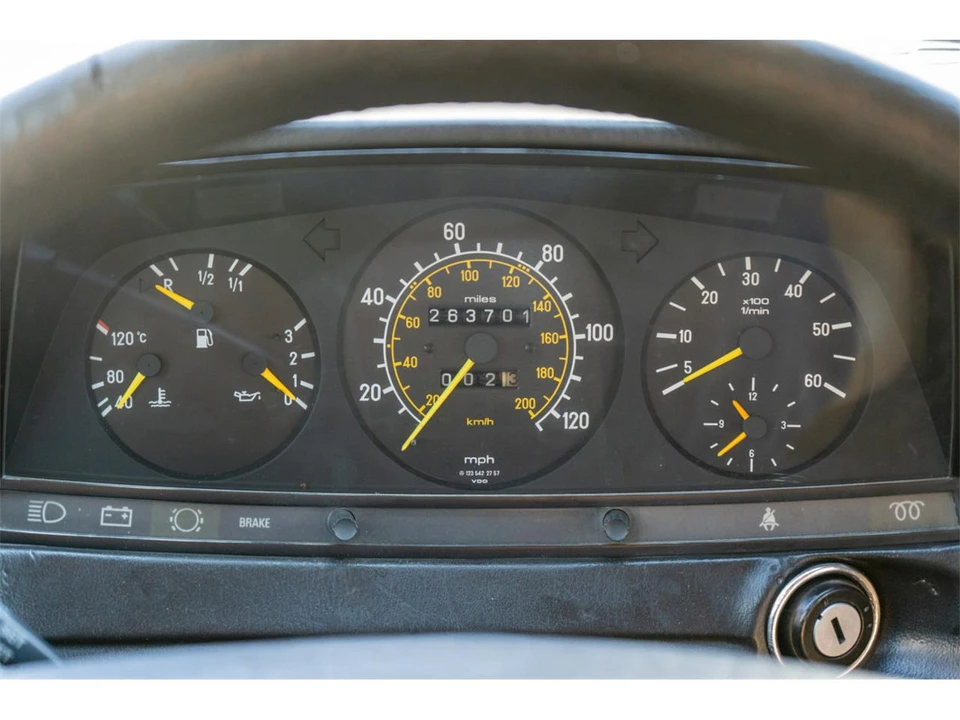 1985 Mercedes-Benz W124 E-Class - Image 23 of 25
