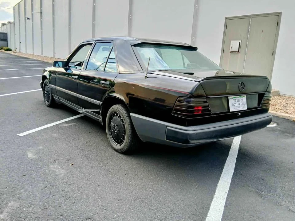 1985 Mercedes-Benz W124 E-Class - Image 16 of 20