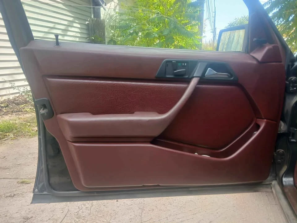1985 Mercedes-Benz W124 E-Class - Image 12 of 20