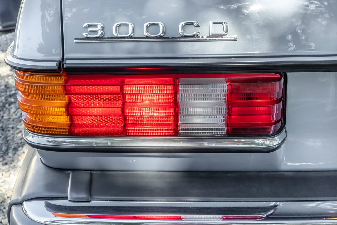 1985 Mercedes-Benz W123 Coupe (C123) - Image 15 of 31