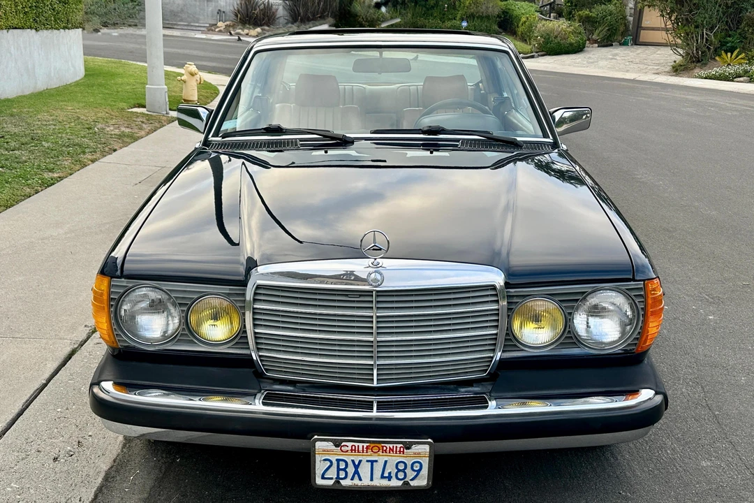 1985 Mercedes-Benz W124 E-Class - Image 2 of 31