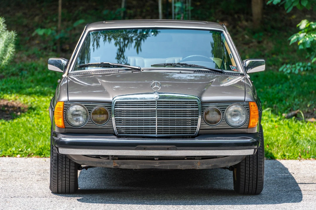 1985 Mercedes-Benz W124 E-Class - Image 2 of 31