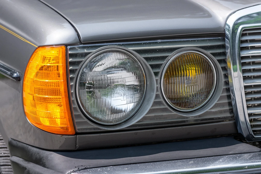 1985 Mercedes-Benz W124 E-Class - Image 9 of 31