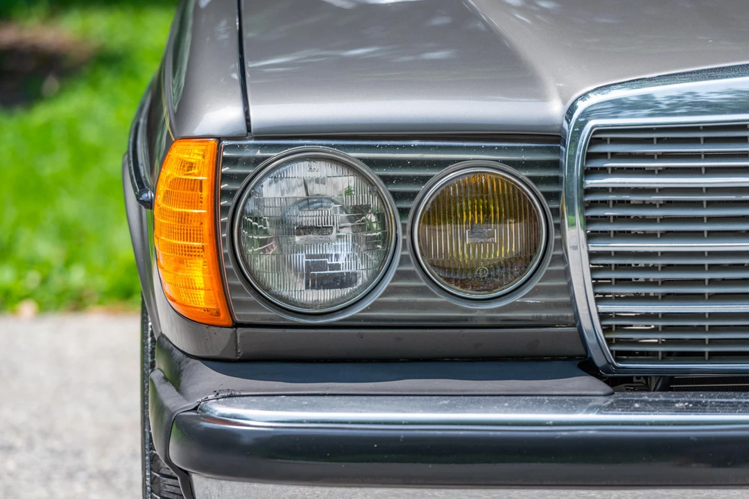 1985 Mercedes-Benz W124 E-Class - Image 11 of 31