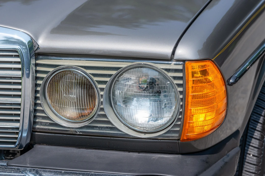 1985 Mercedes-Benz W124 E-Class - Image 12 of 31