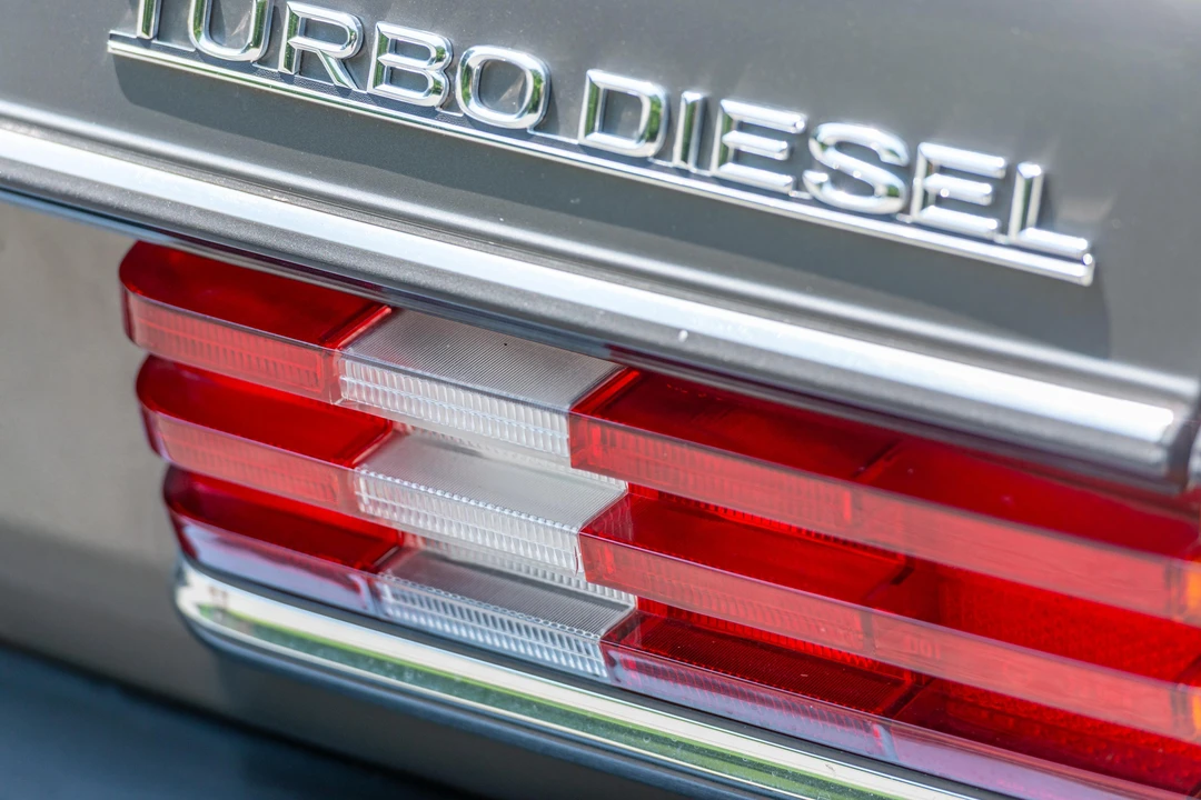 1985 Mercedes-Benz W124 E-Class - Image 14 of 31