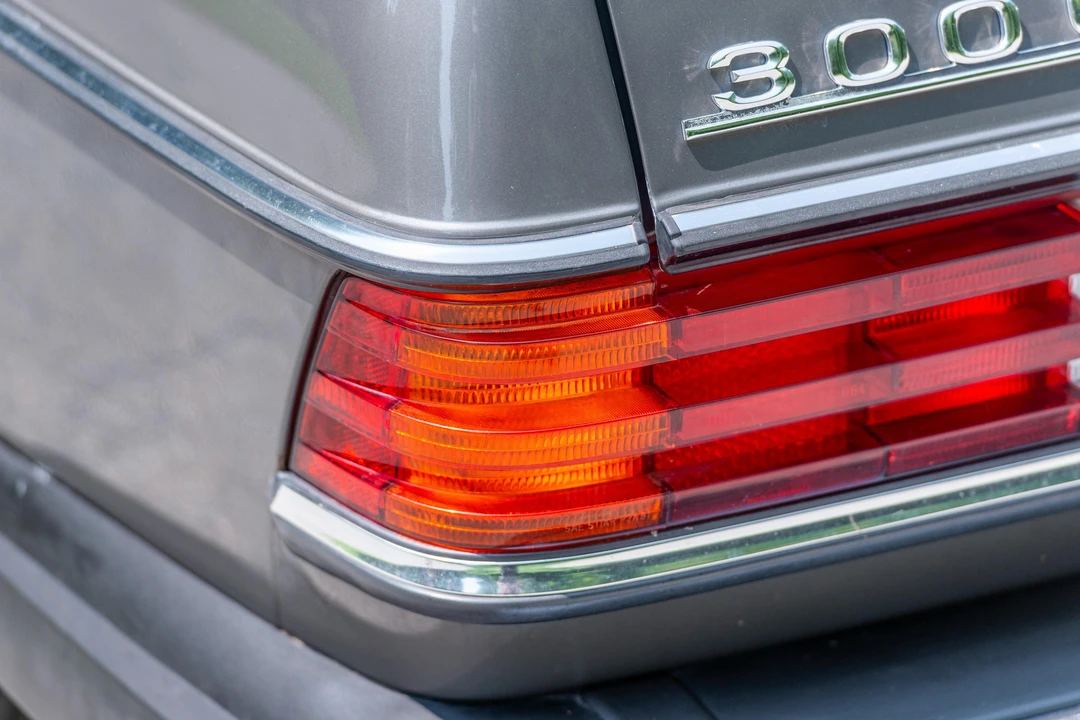 1985 Mercedes-Benz W124 E-Class - Image 15 of 31