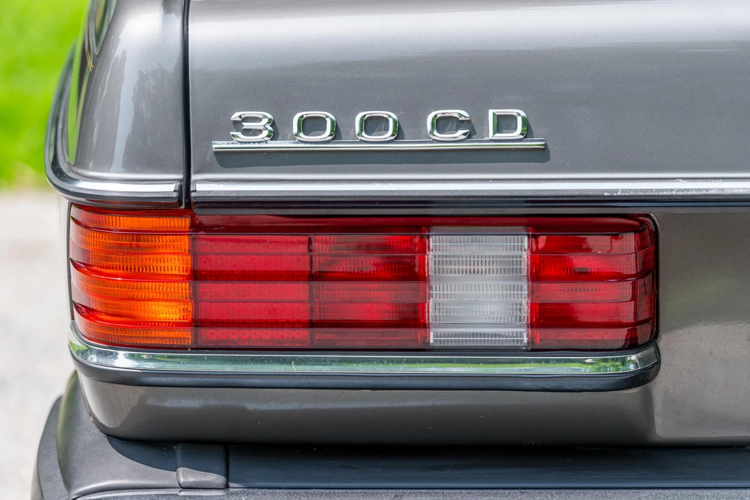 1985 Mercedes-Benz W124 E-Class - Image 28 of 31