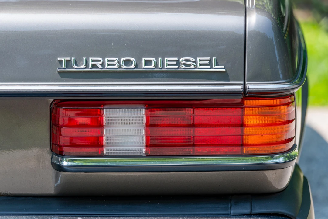 1985 Mercedes-Benz W124 E-Class - Image 29 of 31