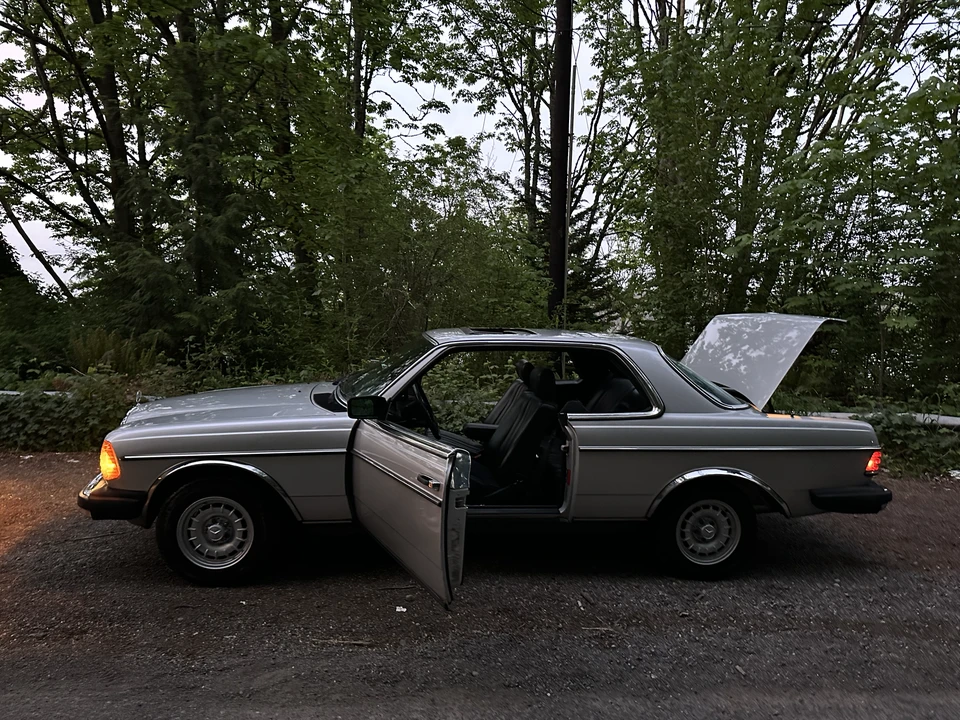 1985 Mercedes-Benz W124 E-Class - Image 25 of 31