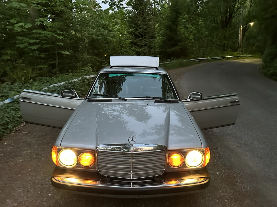 1985 Mercedes-Benz W124 E-Class - Image 30 of 31